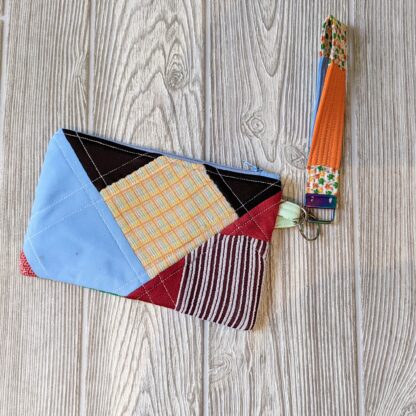 Coin purse with wristlet keychain