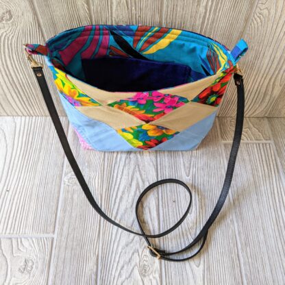 Bag: cross body cell phone bag - Image 17