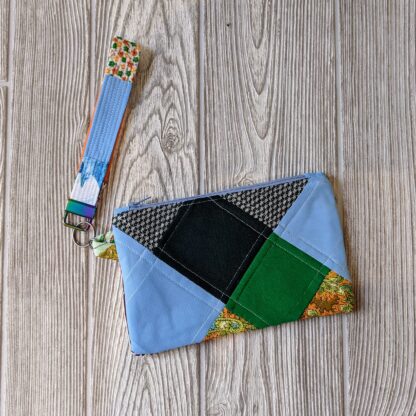 Bag: Change purse with wristlet